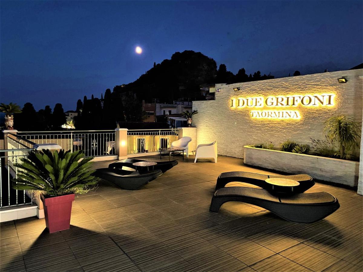 I Due Grifoni Apartments ตาออร์มินา ภายนอก รูปภาพ