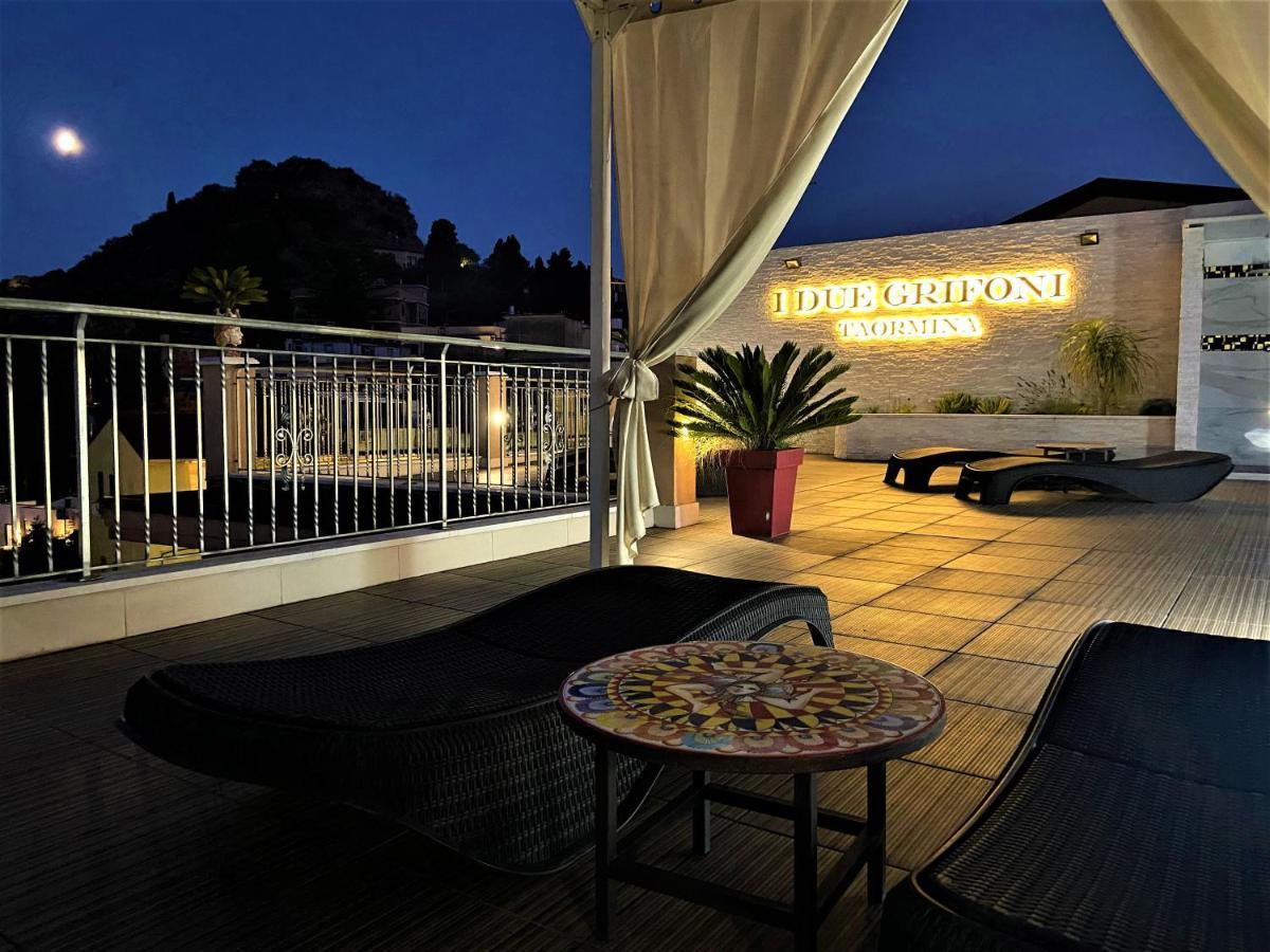 I Due Grifoni Apartments ตาออร์มินา ภายนอก รูปภาพ